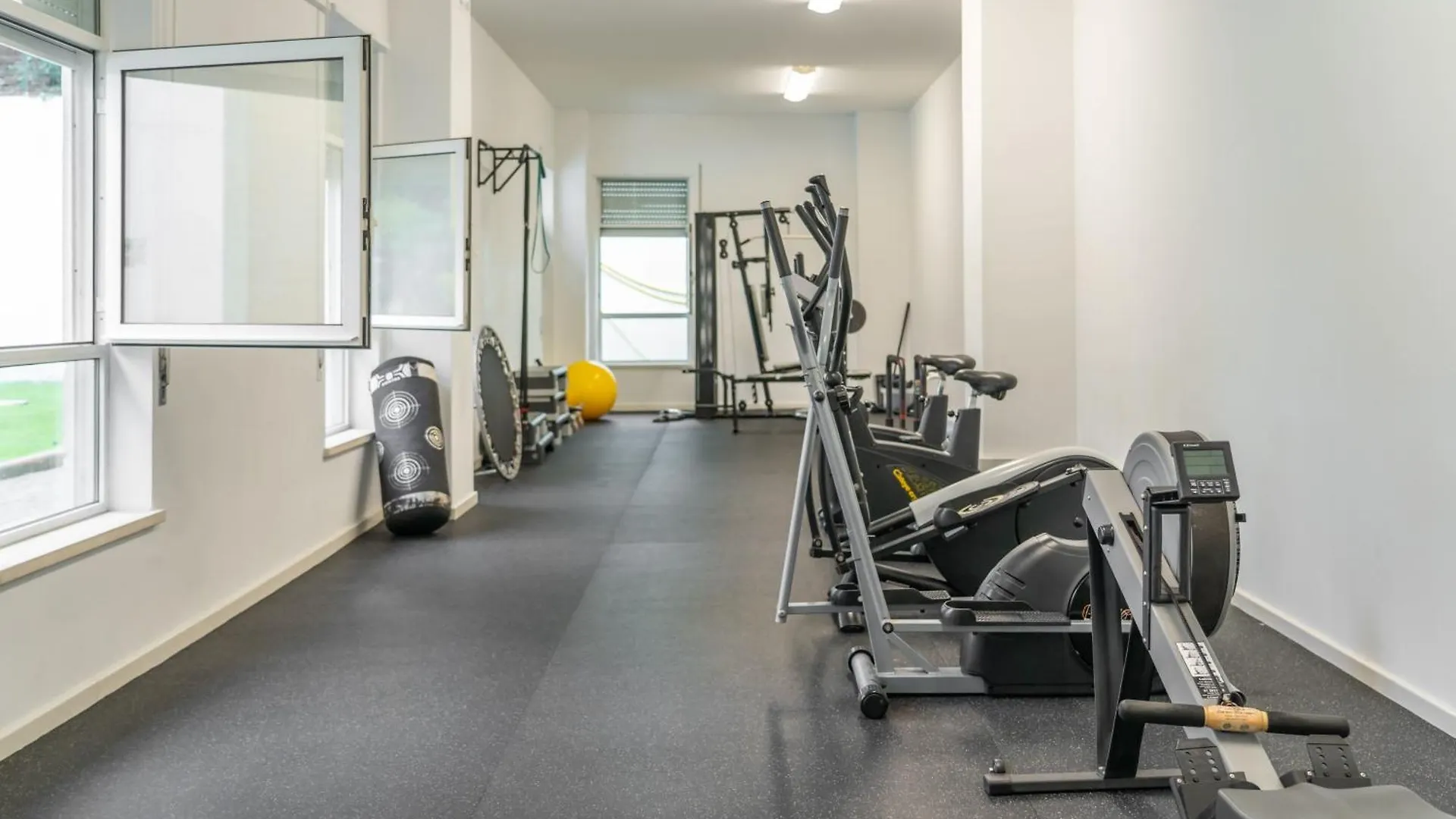 Apart T3 Com Piscina Tenis Ginasio E Parq Infant Lisbon